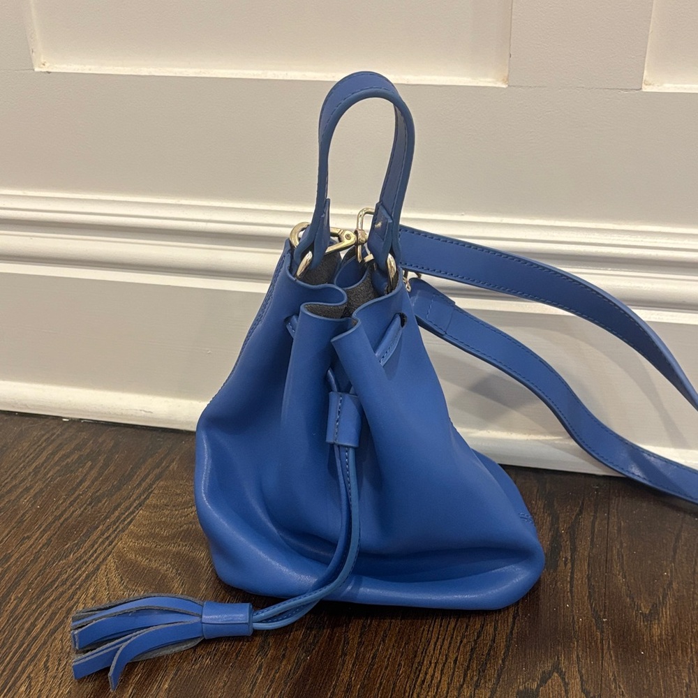 Chic Blue Drawstring Shoulder Bag with Tassel